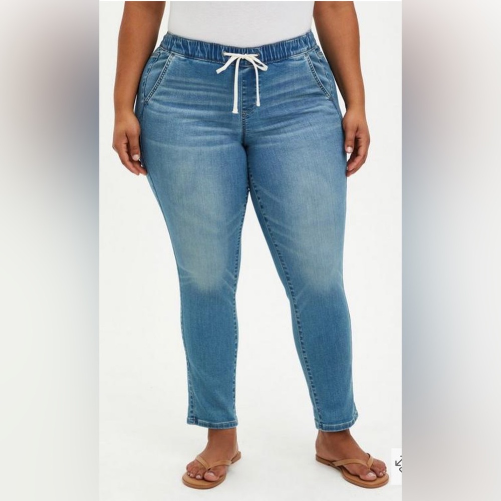Torrid Pull-On Boyfriend Straight Super Soft Mid-Rise Jean